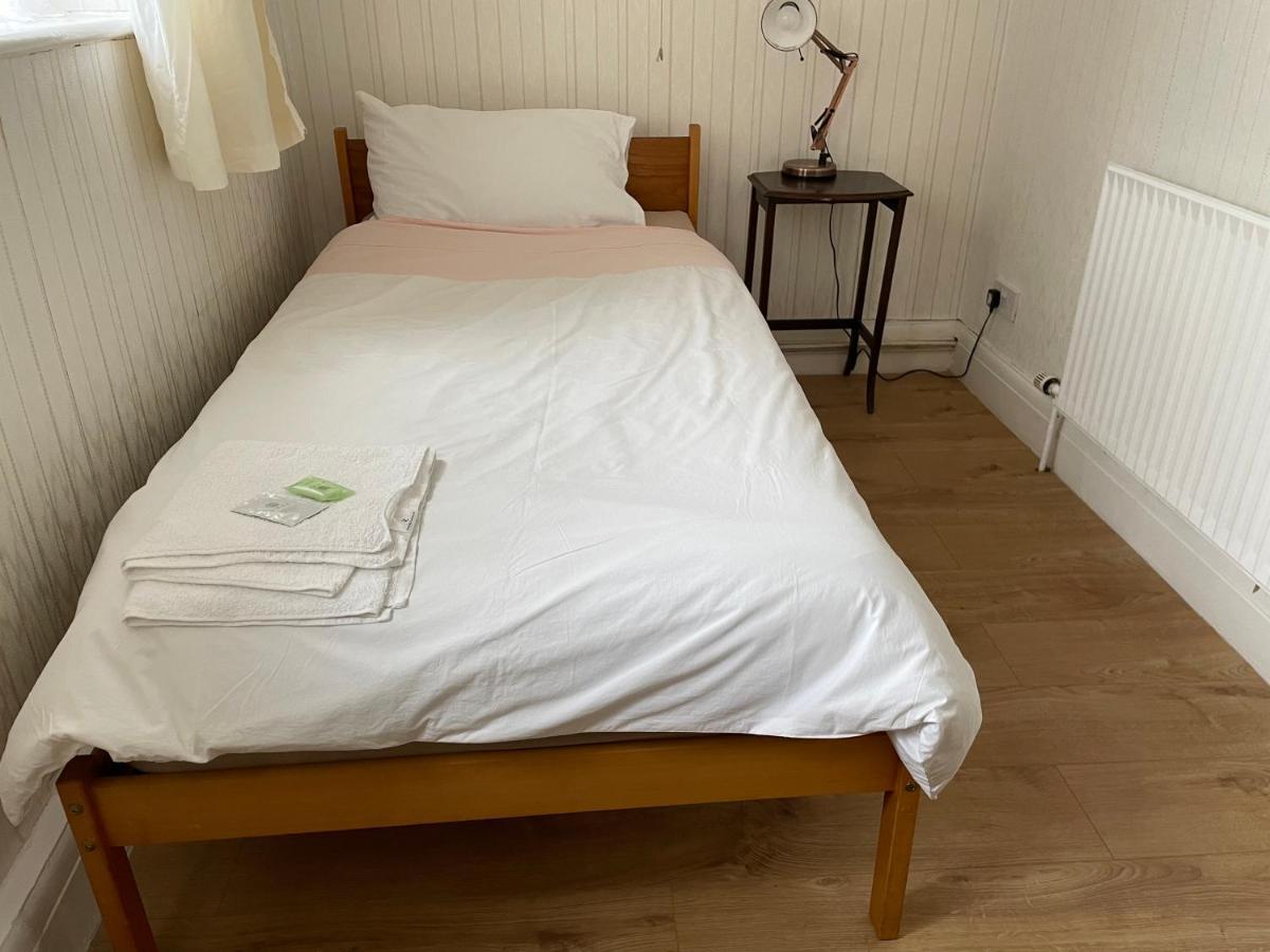 Renovated 4-Bed Home - Sleeps 9 - Parking - Spa แบล็คพูล ภายนอก รูปภาพ