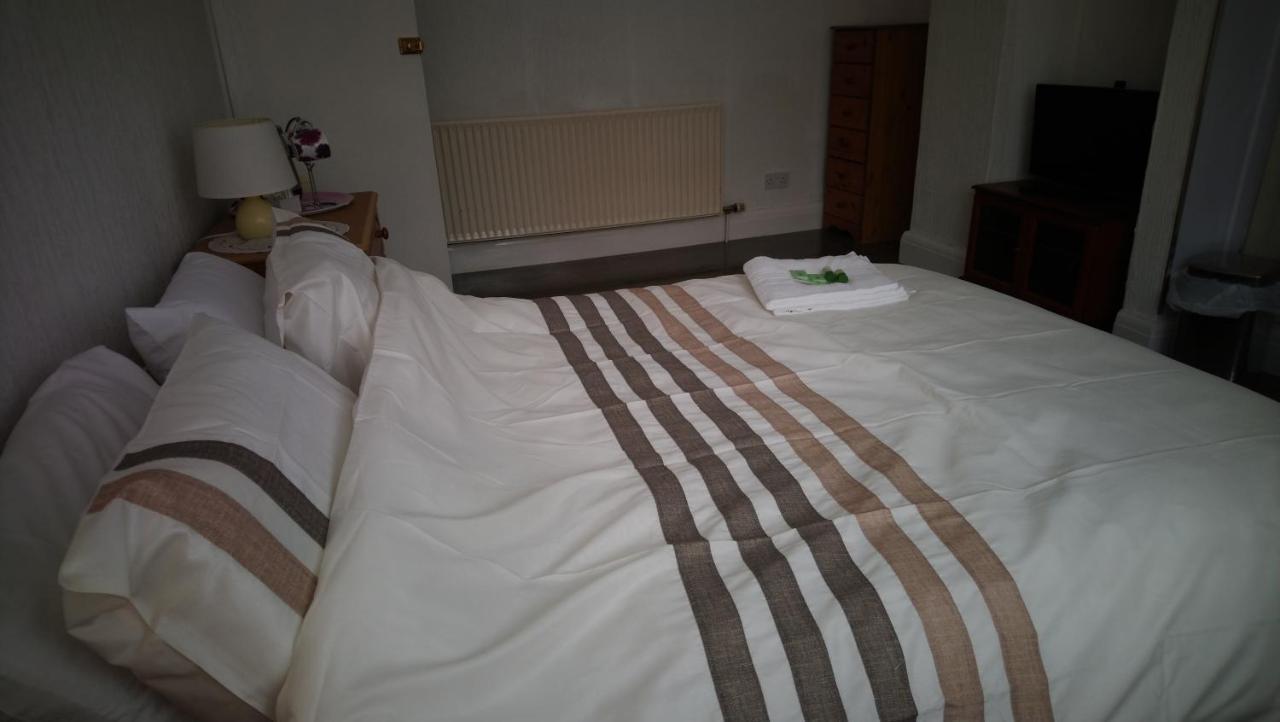 Renovated 4-Bed Home - Sleeps 9 - Parking - Spa แบล็คพูล ภายนอก รูปภาพ