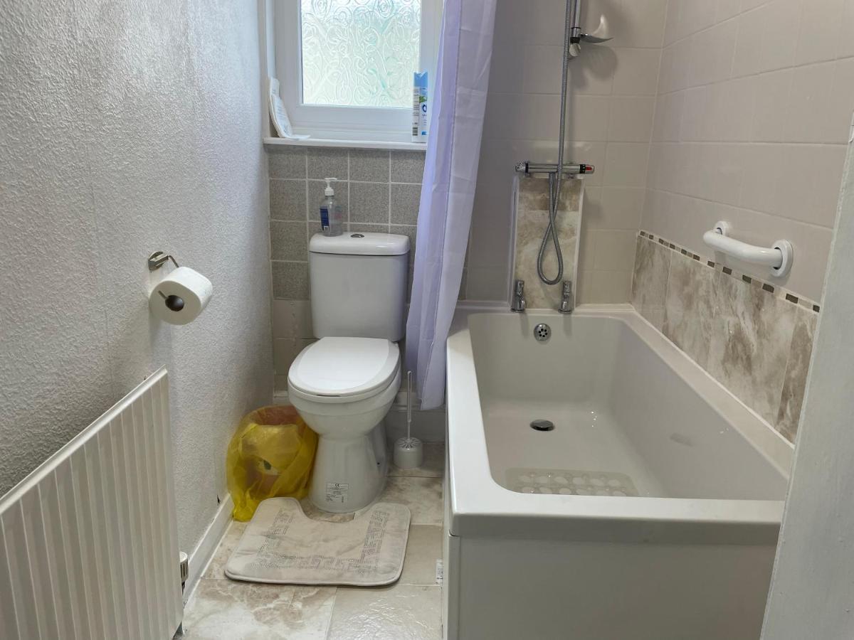 Renovated 4-Bed Home - Sleeps 9 - Parking - Spa แบล็คพูล ภายนอก รูปภาพ