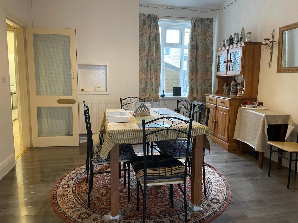 Renovated 4-Bed Home - Sleeps 9 - Parking - Spa แบล็คพูล ภายนอก รูปภาพ