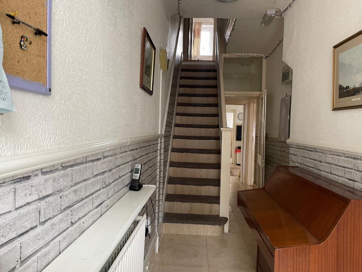Renovated 4-Bed Home - Sleeps 9 - Parking - Spa แบล็คพูล ภายนอก รูปภาพ
